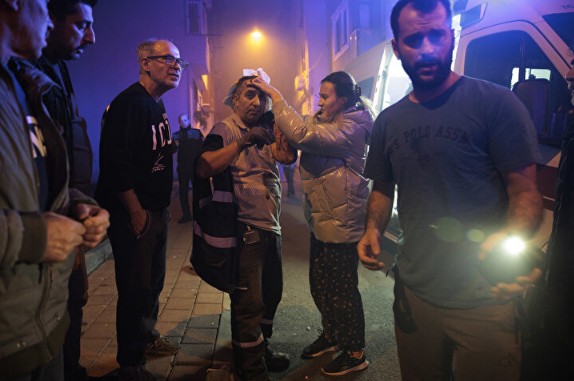 Fatih'te korkutan patlama! Çıkan yangında beş kişi yaralandı!